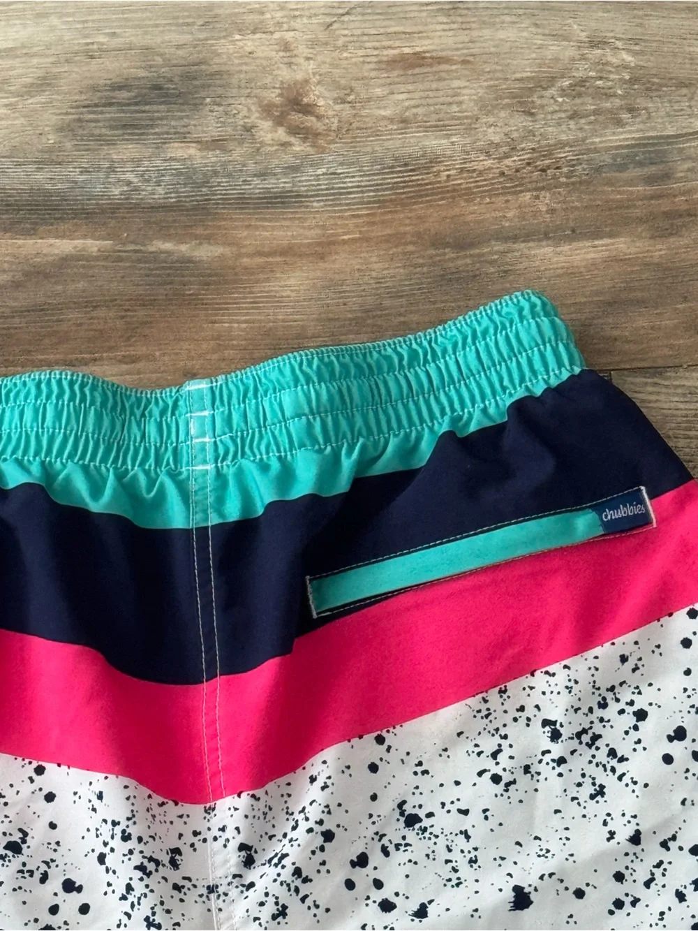 Chubbies The Aquatic Libations swim trunks size large Pink Blue Green